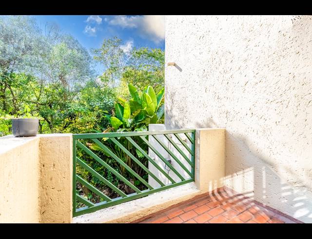 1 BEDROOM APARTMENT FOR SALE IN BRYANSTON